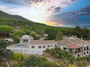  Chalet Se Vende en Alhaurin El Grande , M�laga