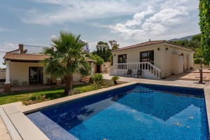  Chalet Se Vende en Alhaurin El Grande , Mlaga