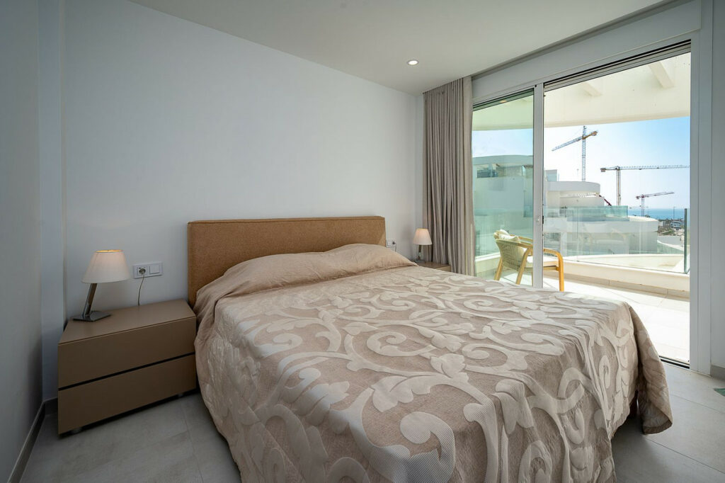 Apartment – Middle Floor Apartment in Mijas Costa — photo 10