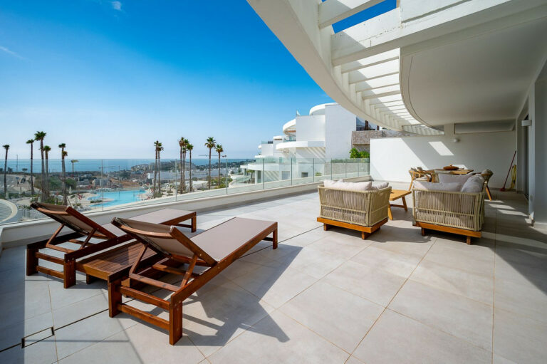 Apartment – Middle Floor Apartment in Mijas Costa — photo 1