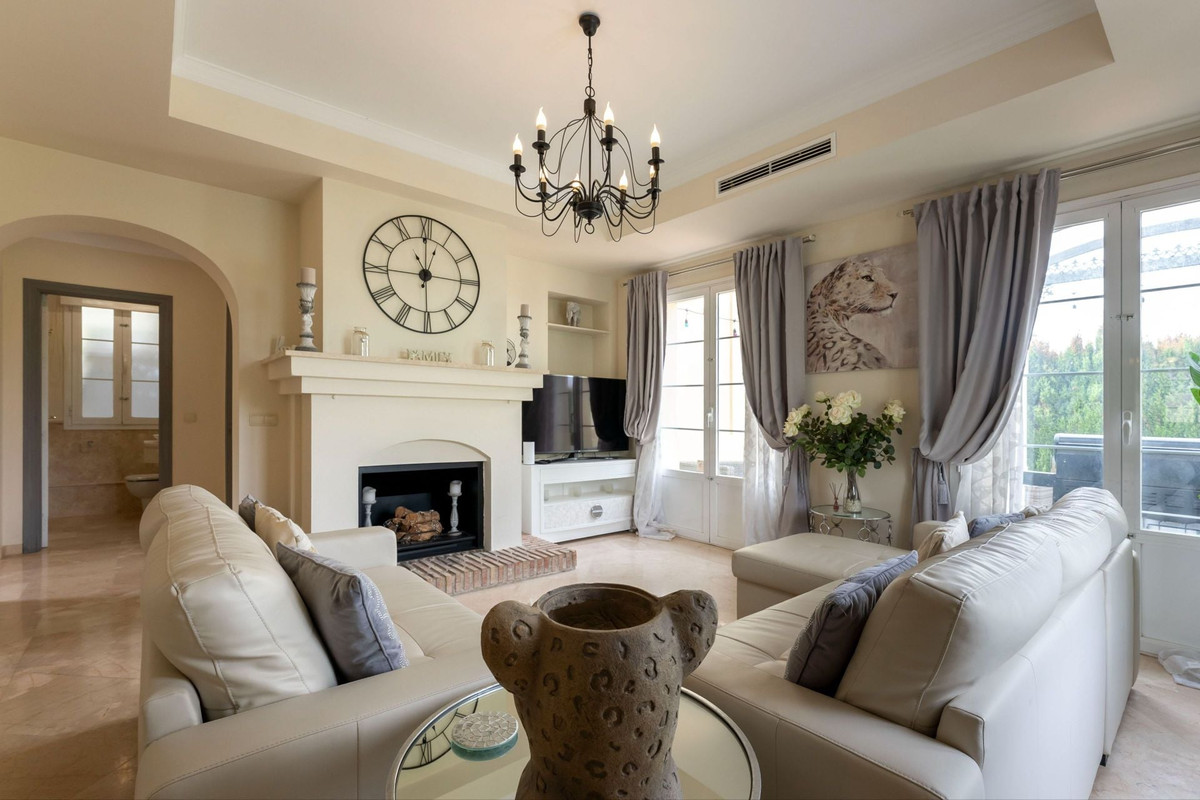 House – Detached Villa in Mijas — photo 1