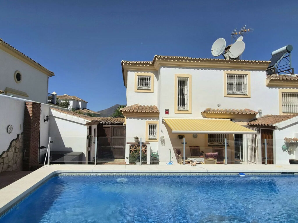 House – Semi-Detached House in Alhaurin Golf — photo 1
