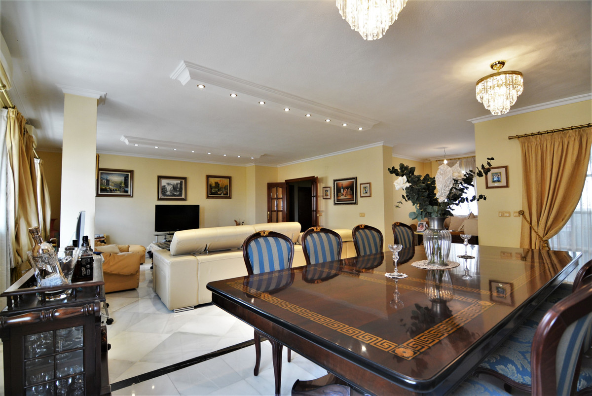 Property in Fuengirola — photo 1