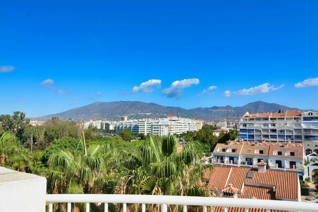Property in Fuengirola — photo 4