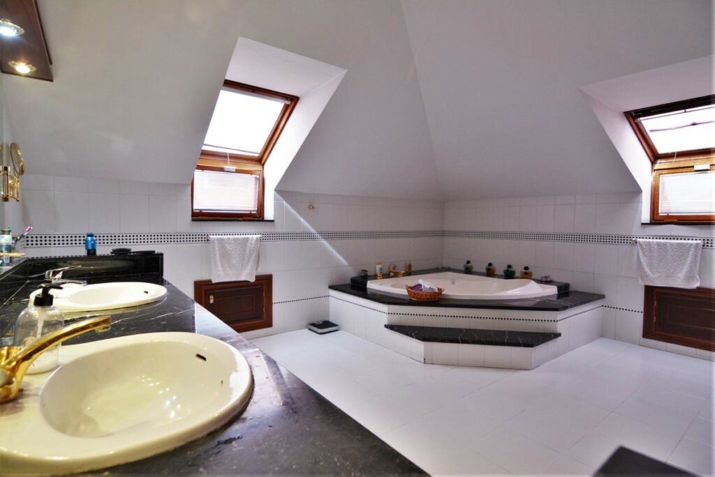 Property in Fuengirola — photo 19
