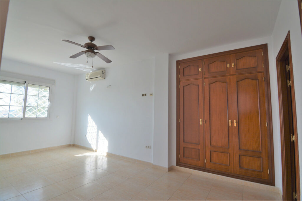 Property in El Coto — photo 12