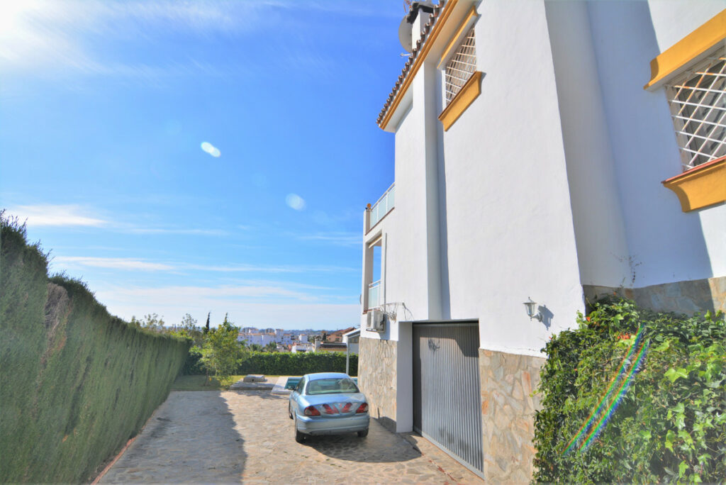 Property in El Coto — photo 30