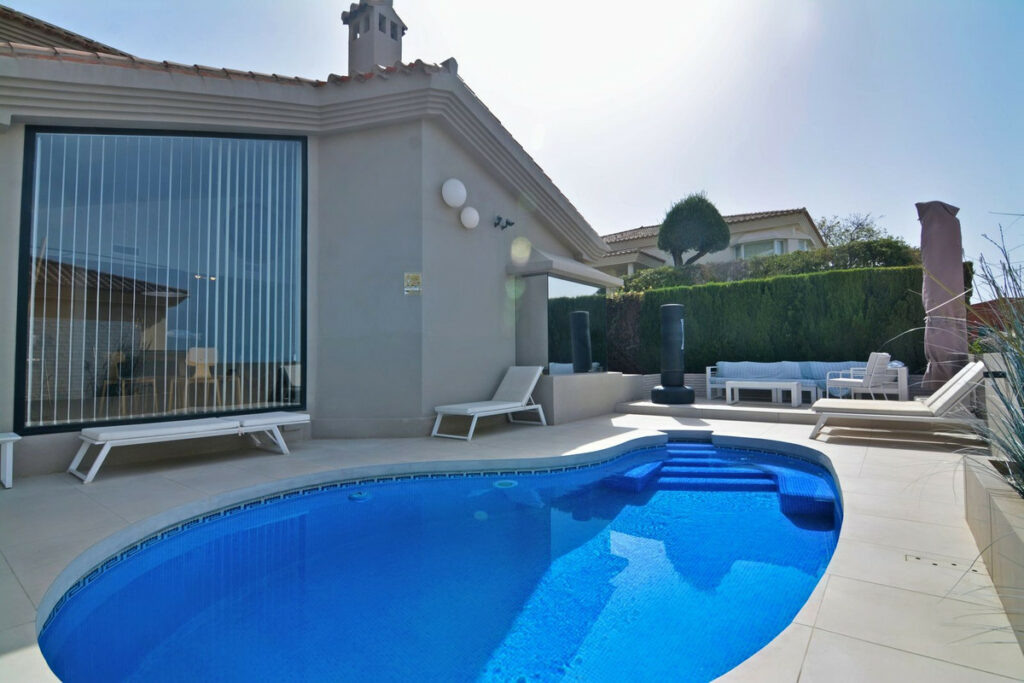 Property in Fuengirola — photo 3