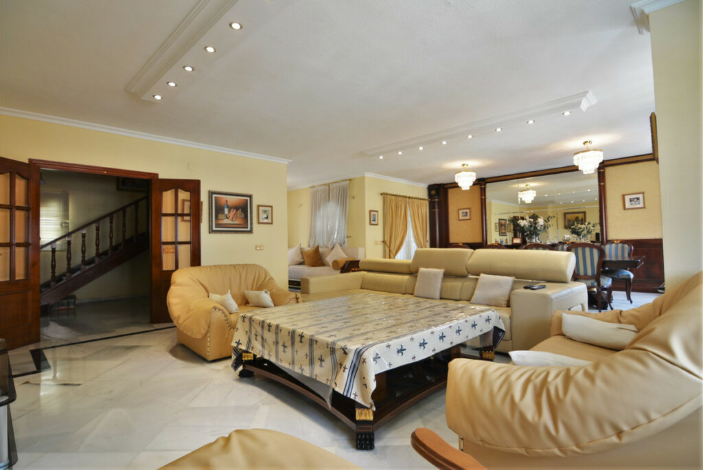 Property in Fuengirola — photo 2