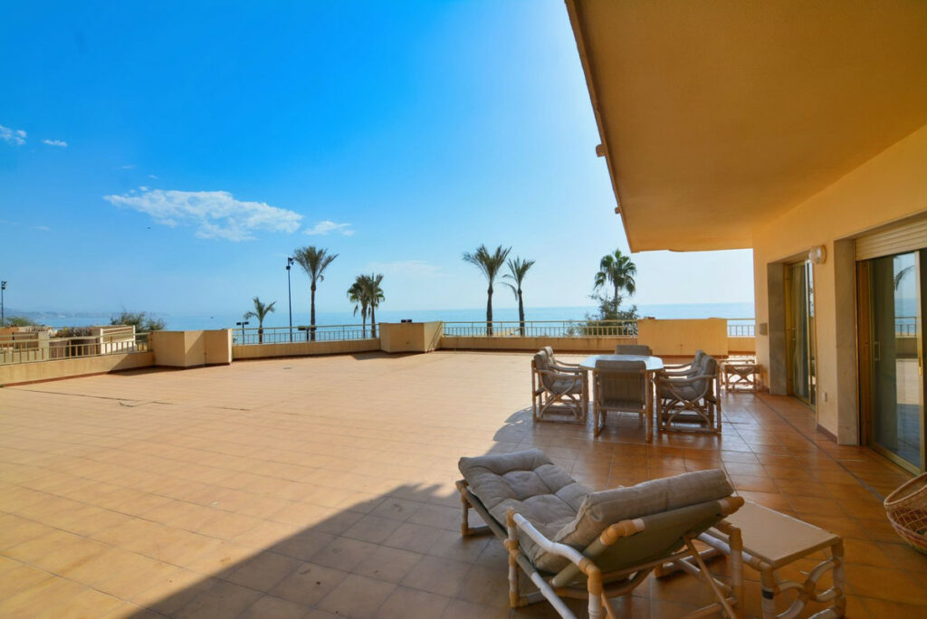 Property in Fuengirola — photo 2