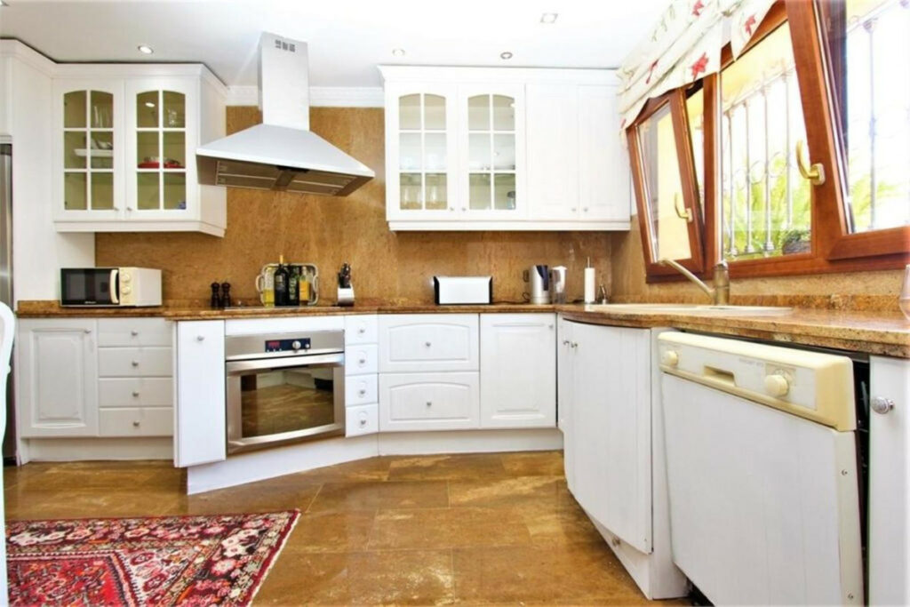 Property in Fuengirola — photo 5