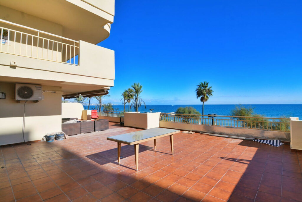 Property in Fuengirola — photo 2