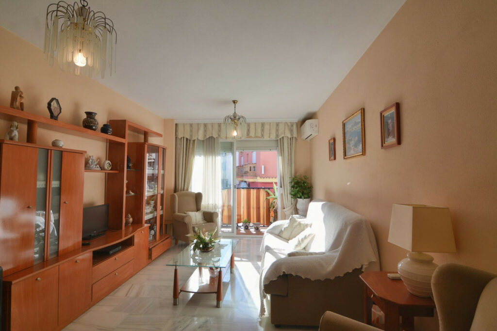 Property in Las Lagunas — photo 6