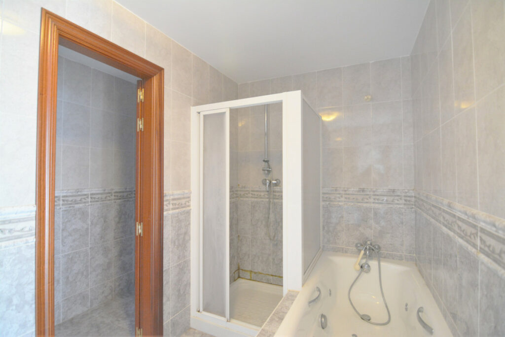 Property in El Coto — photo 15
