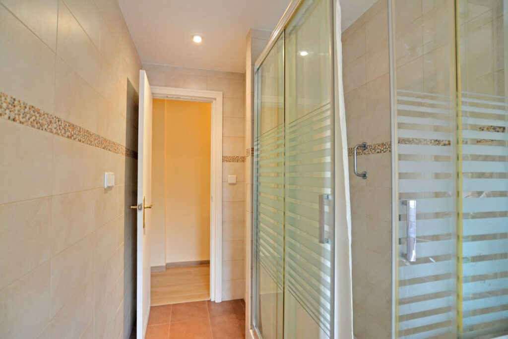 Property in Fuengirola — photo 9