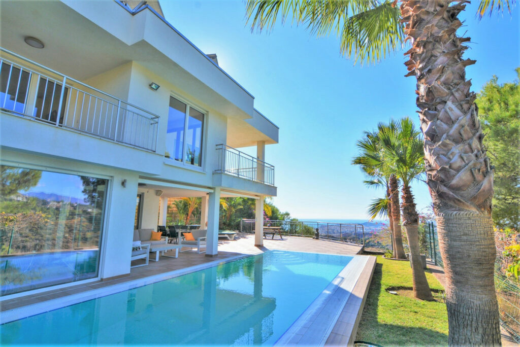 Property in Mijas — photo 1