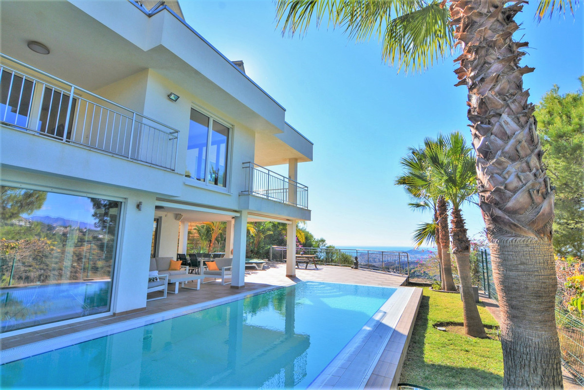 Property in Mijas — photo 1
