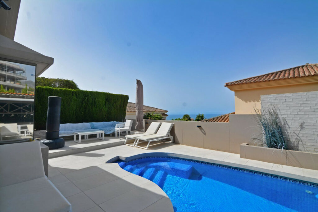 Property in Fuengirola — photo 2