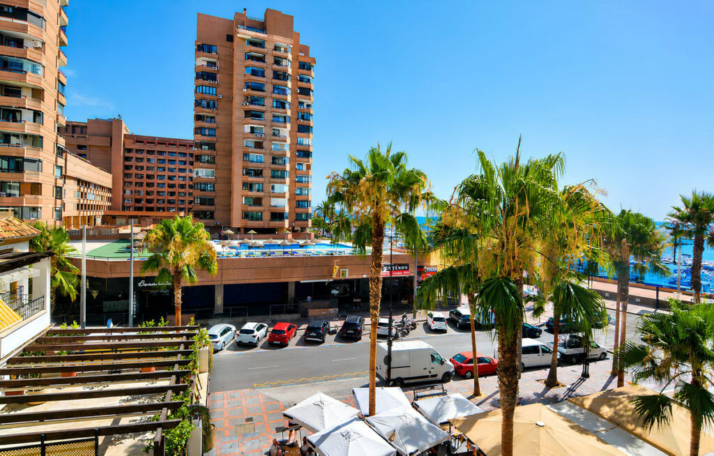Property in Fuengirola — photo 2