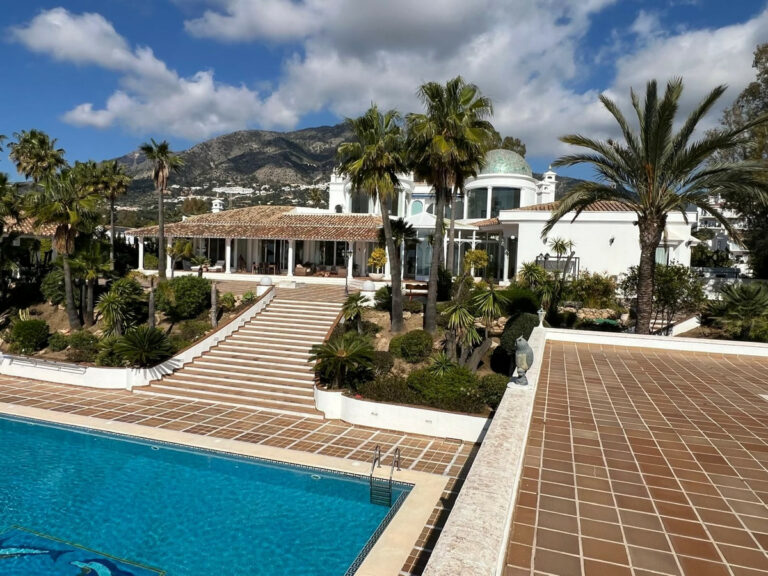House – Detached Villa in Mijas — photo 1