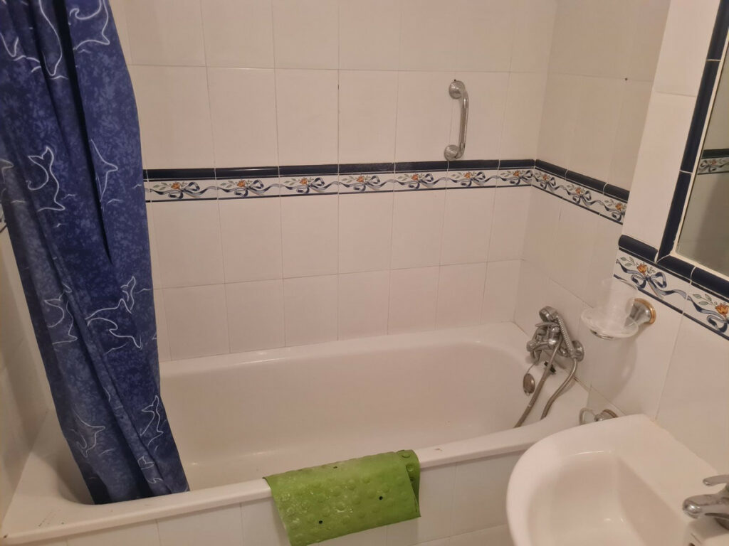Apartment – Middle Floor Apartment in Mijas Costa — photo 10