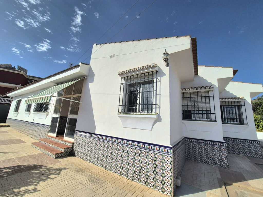 House – Detached Villa in Alhaurín de la Torre — photo 2