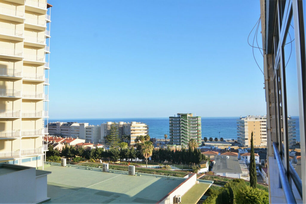 Property in Fuengirola — photo 2