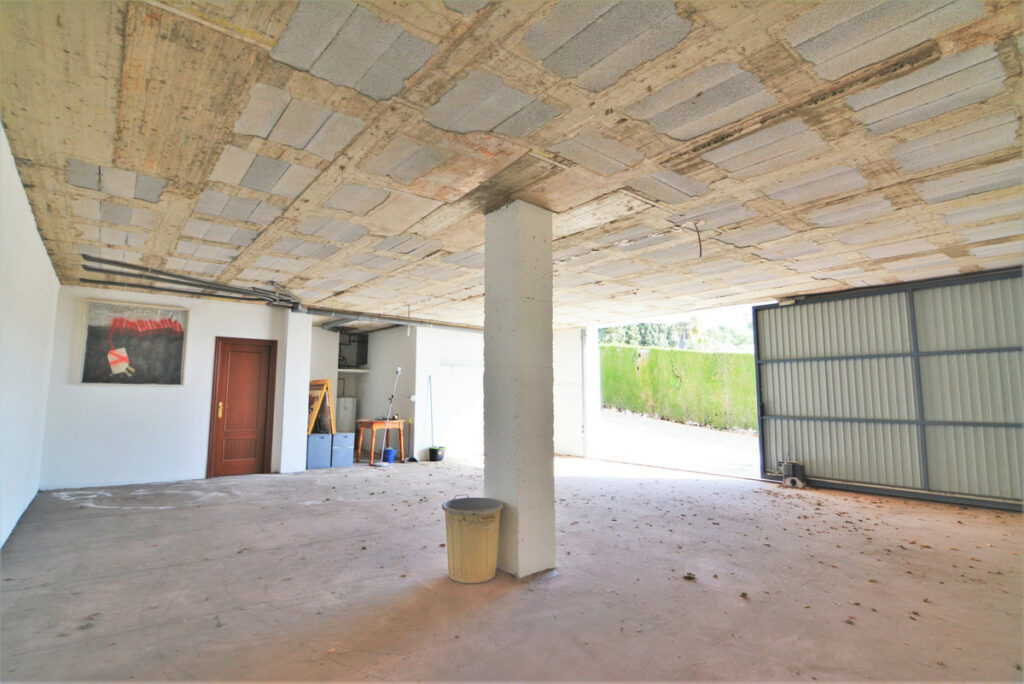 Property in El Coto — photo 40
