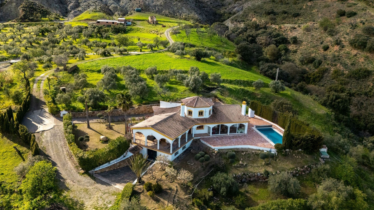 House – Finca – Cortijo in Casarabonela — photo 1