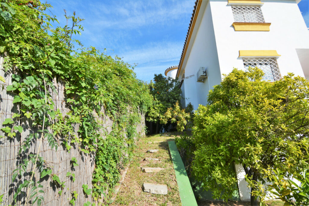 Property in El Coto — photo 41