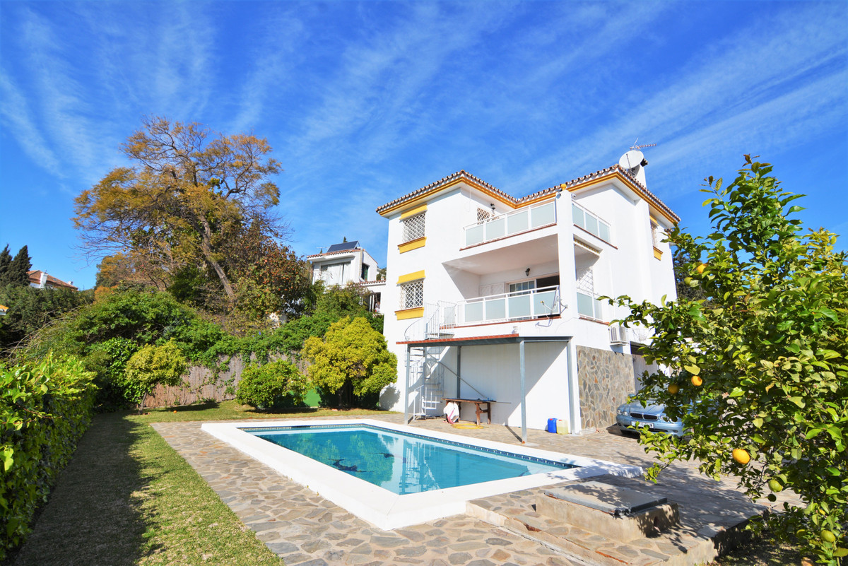 Property in El Coto — photo 1