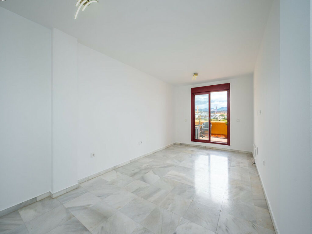 Apartment – Middle Floor Apartment in La Cala de Mijas — photo 4