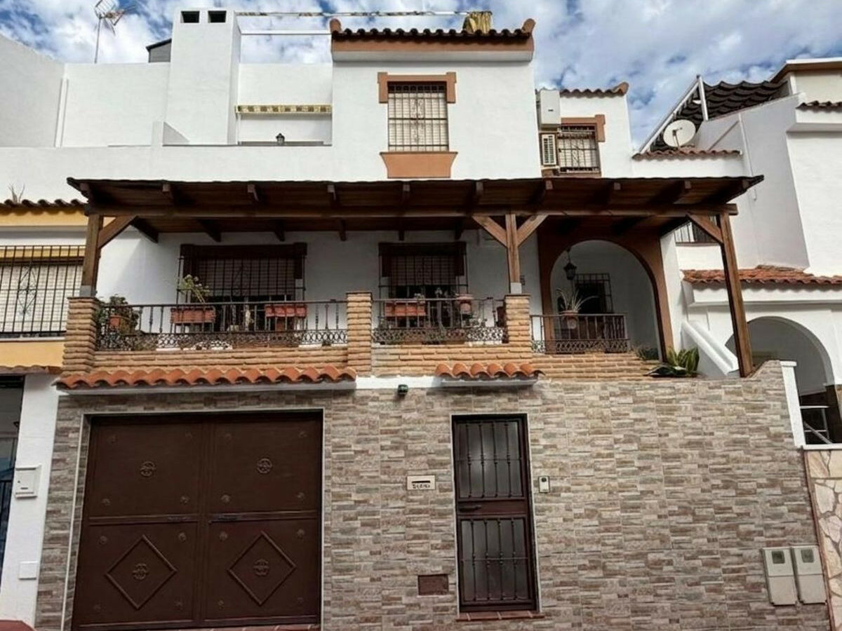 House – Townhouse in Churriana — photo 1