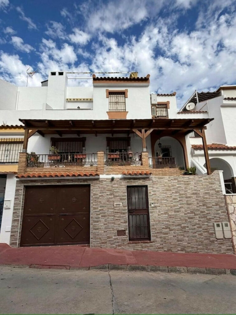 House – Townhouse in Churriana — photo 1