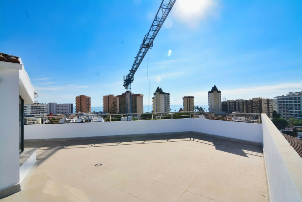 Property in Fuengirola — photo 1