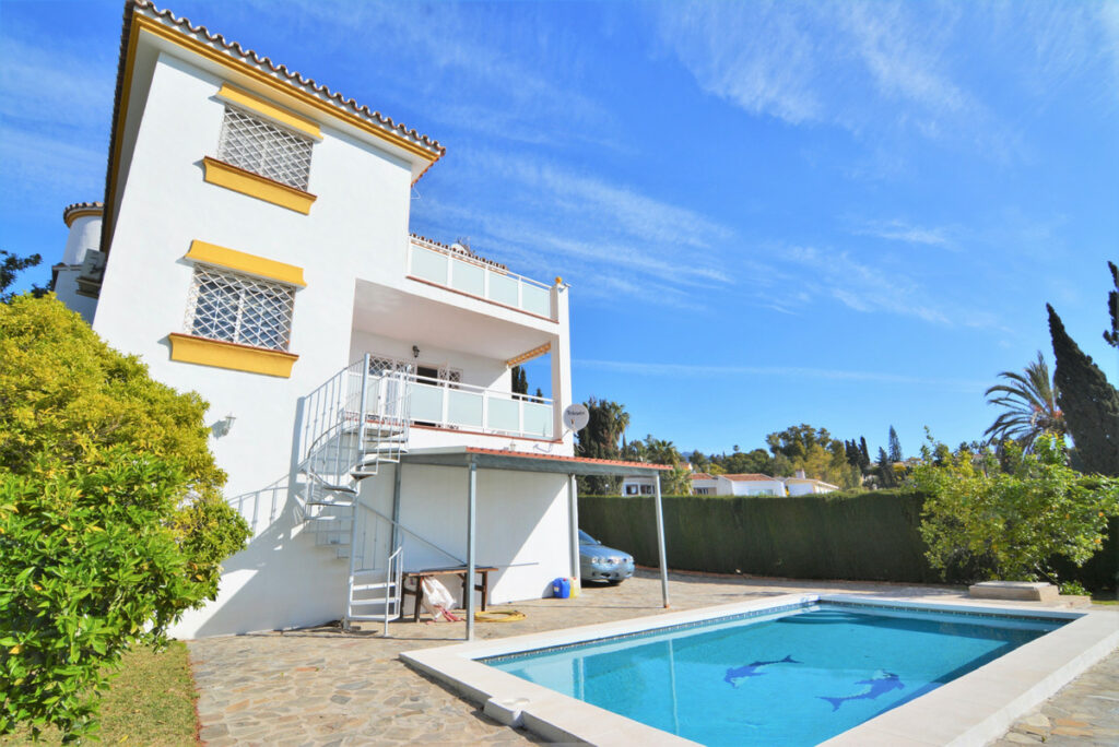 Property in El Coto — photo 36