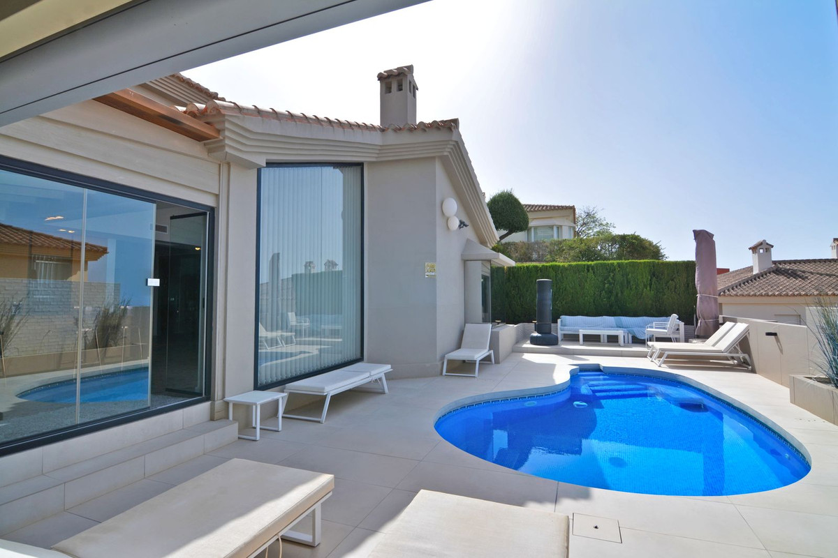 Property in Fuengirola — photo 1