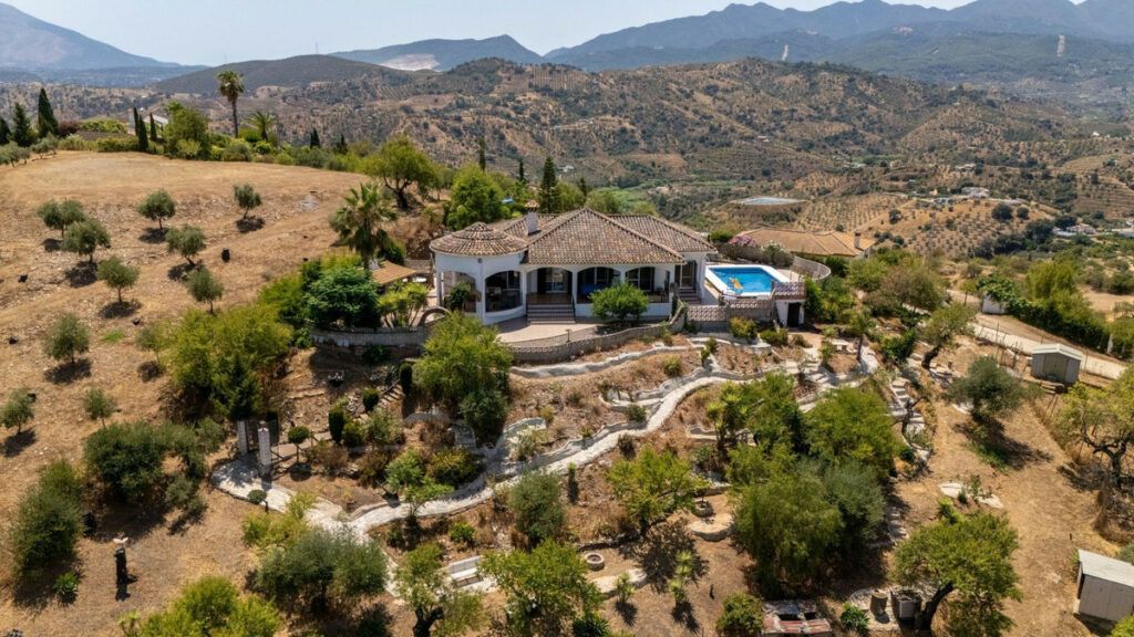House – Finca – Cortijo in Guaro — photo 1