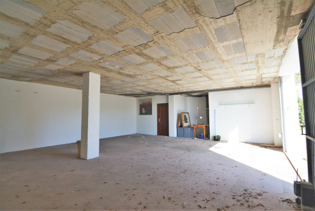 Property in El Coto — photo 32