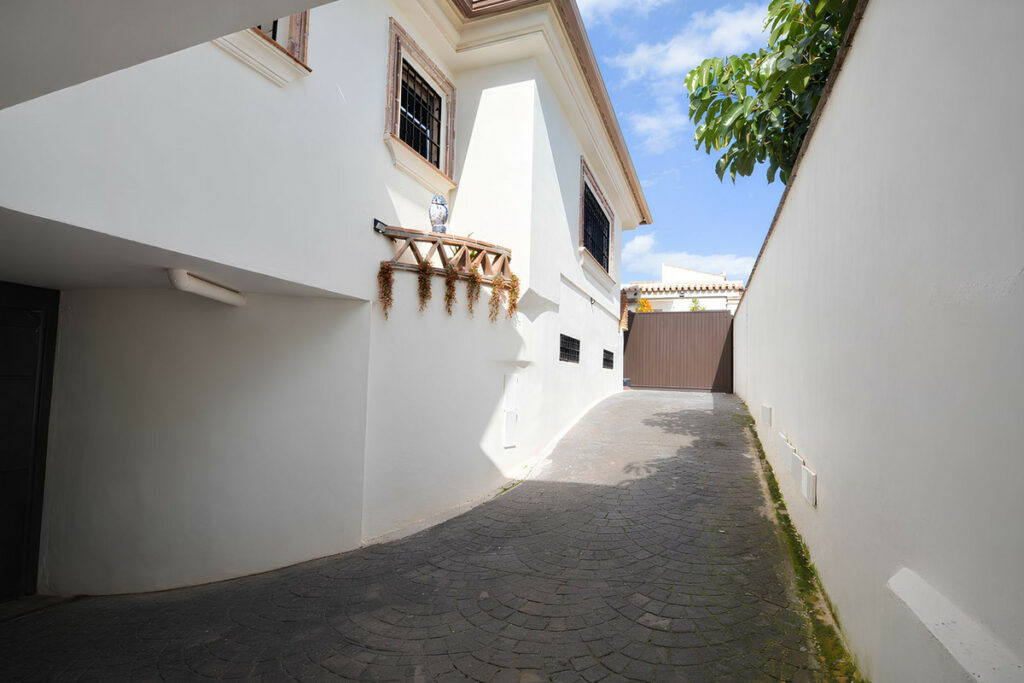 Property in Sierrezuela — photo 41