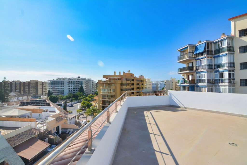 Property in Fuengirola — photo 2