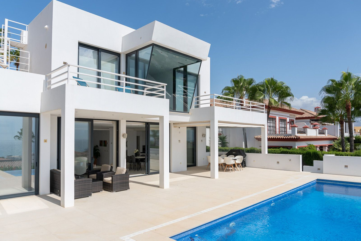 House – Detached Villa in La Cala de Mijas — photo 1