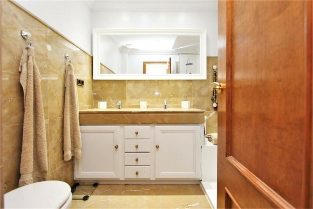 Property in Fuengirola — photo 11
