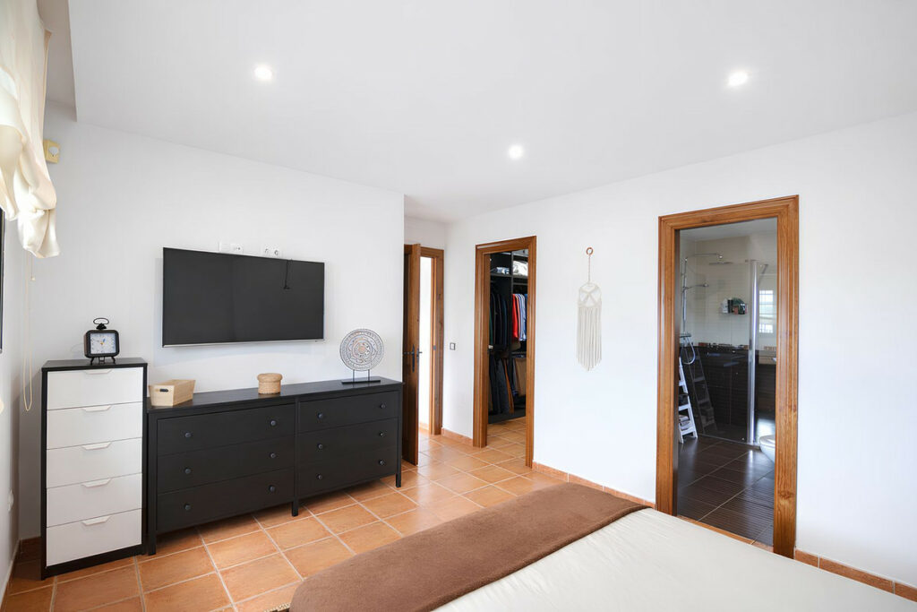 Property in Sierrezuela — photo 22
