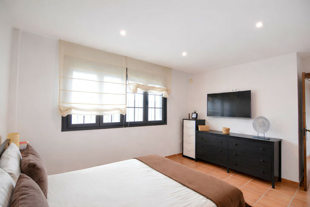 Property in Sierrezuela — photo 25
