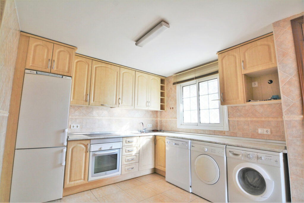 Property in El Coto — photo 8