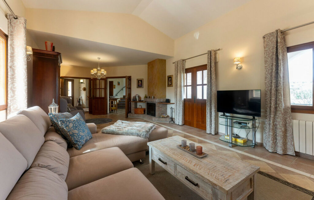 House – Finca – Cortijo in Casarabonela — photo 4