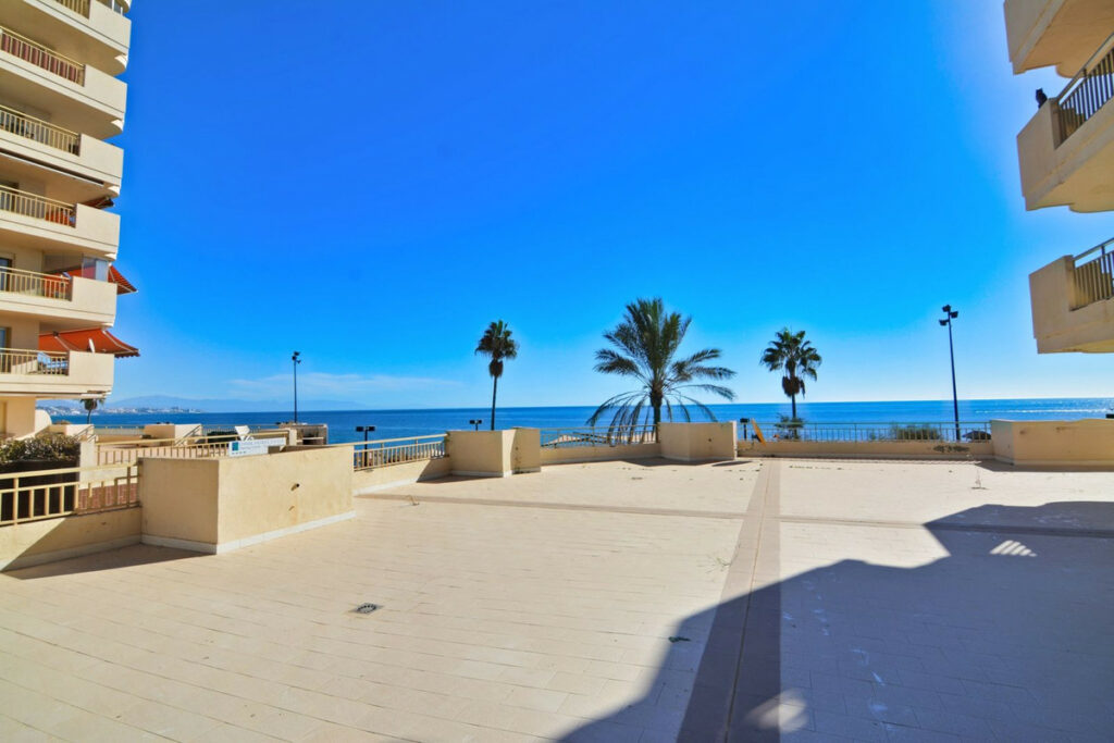 Property in Fuengirola — photo 2