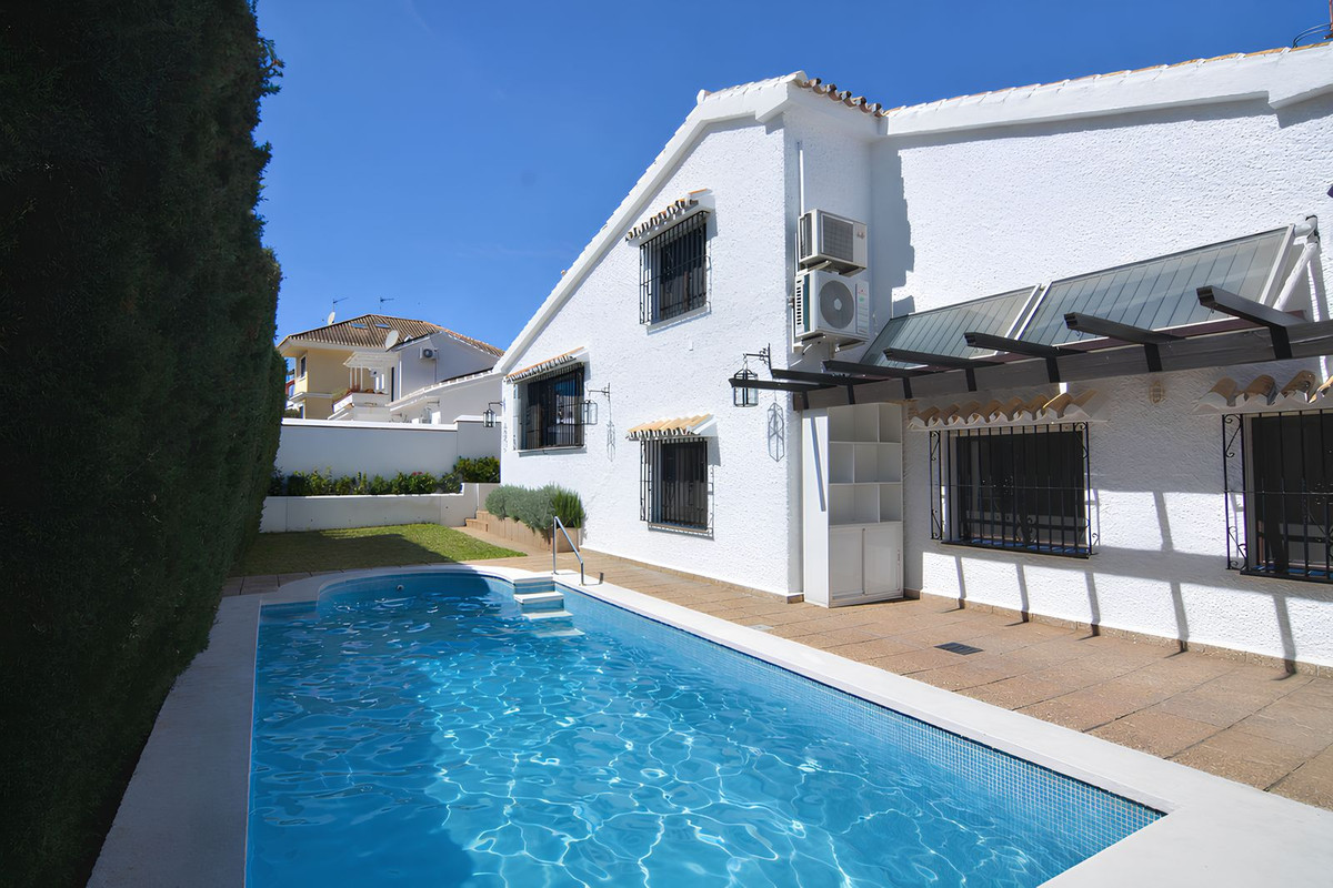 Property in Fuengirola — photo 1