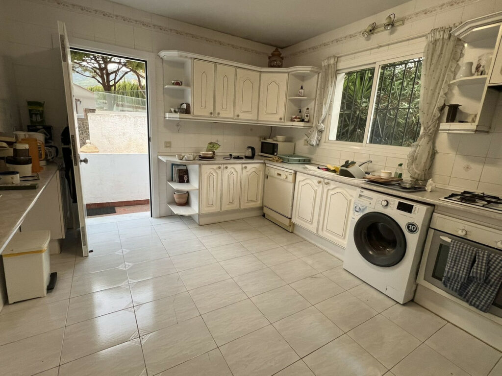House – Detached Villa in Mijas — photo 8